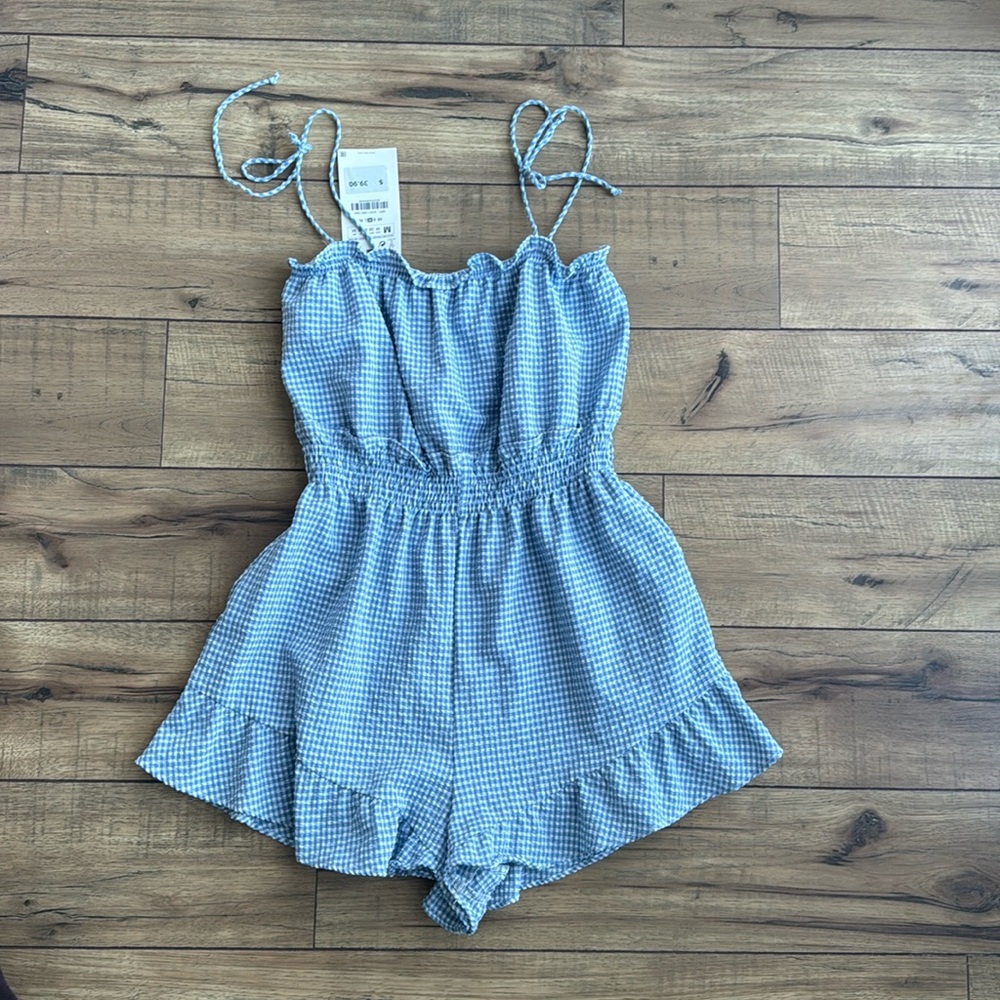Women’s crepe material blue and white romper - zara tags on NEW